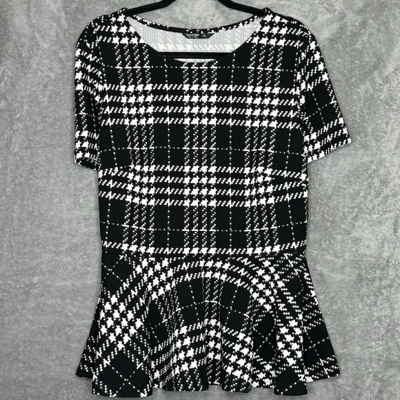 Shein 1X Shirt Top Black White Plaid Round Neck Short Sleeve Peplum Stretch - Picture 1 of 8